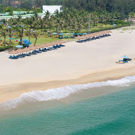 Wyndham Hoi An Royal Beachfront Resort & Villas Zewnętrze zdjęcie