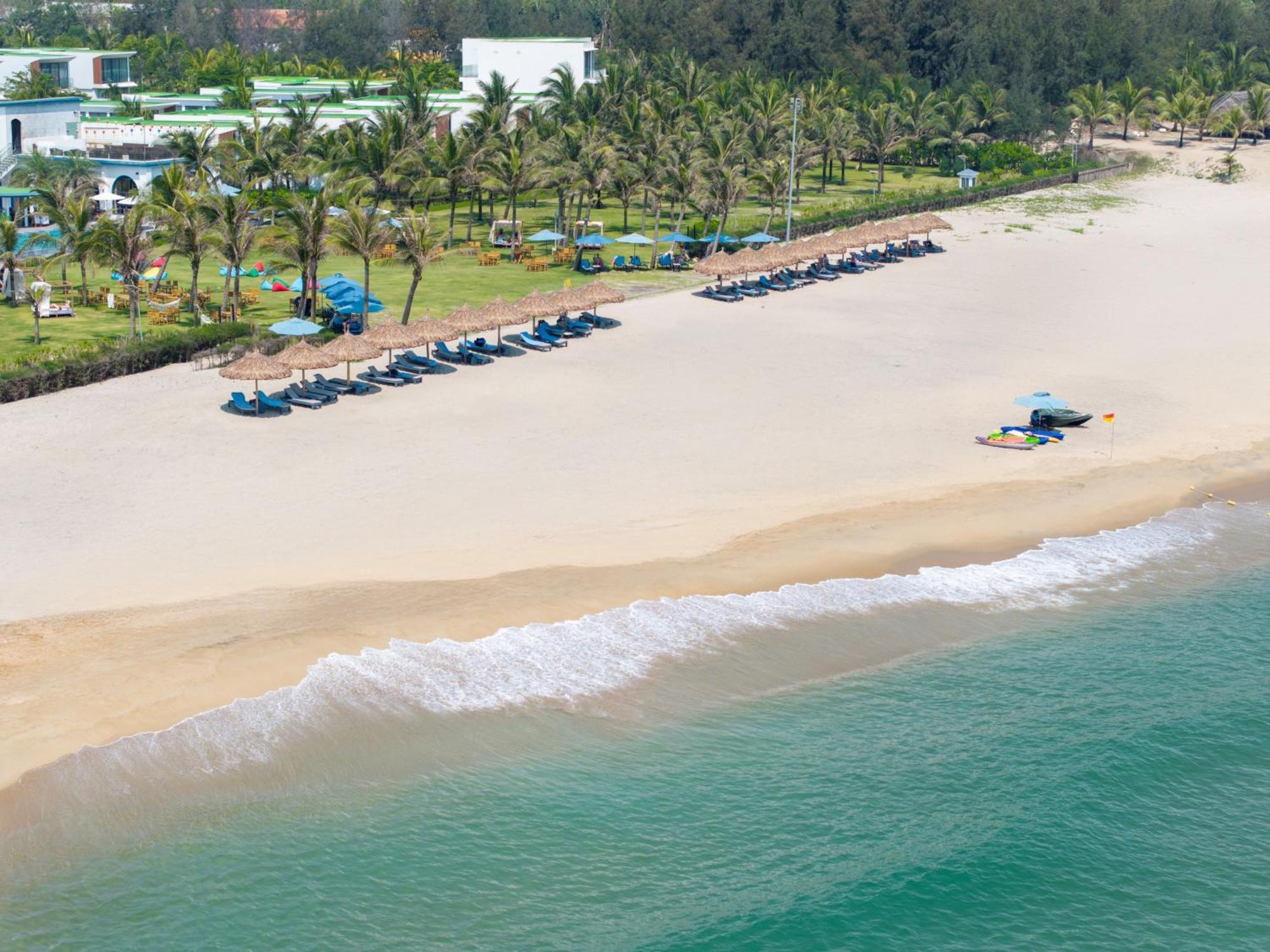 Wyndham Hoi An Royal Beachfront Resort & Villas Zewnętrze zdjęcie
