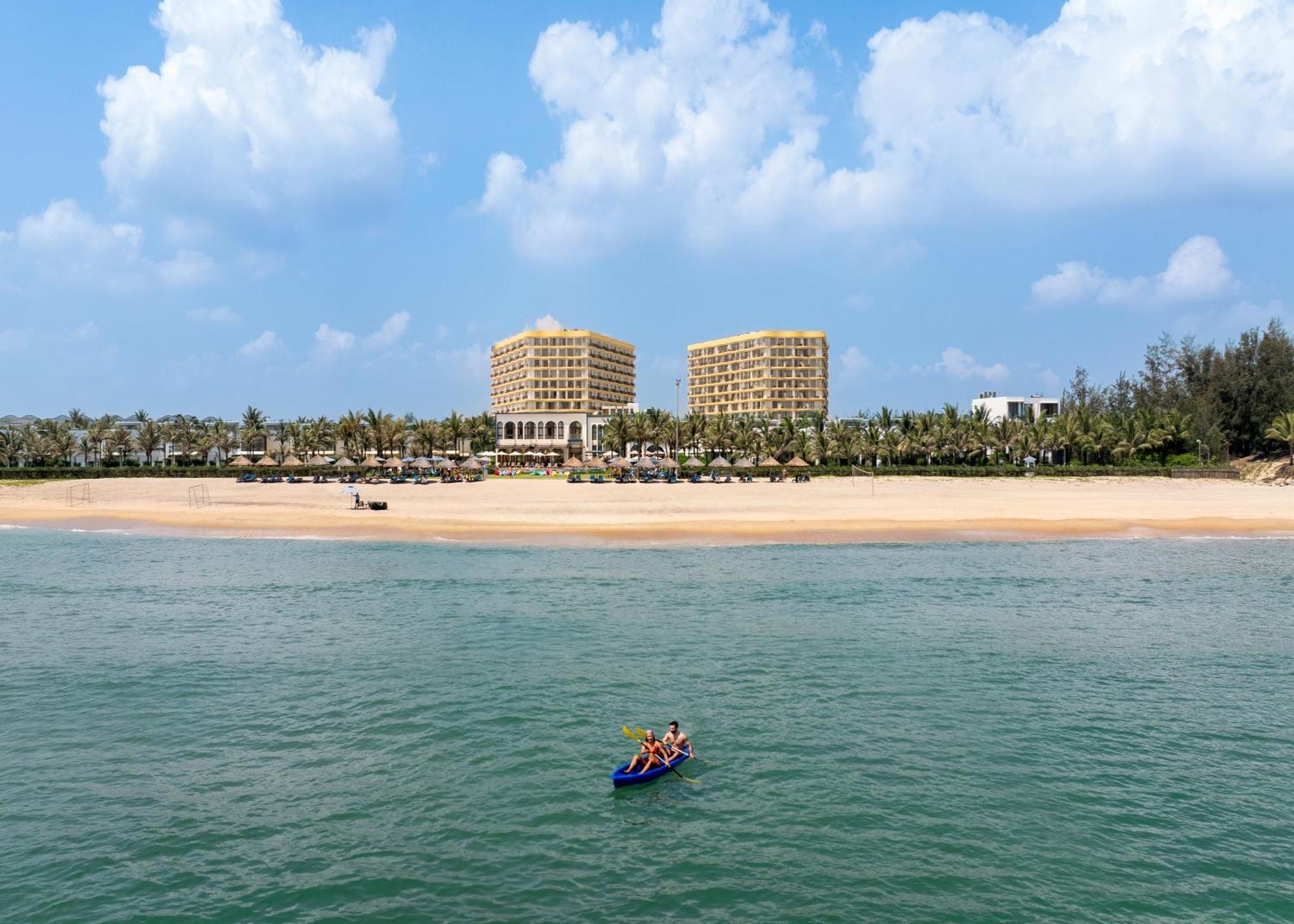 Wyndham Hoi An Royal Beachfront Resort & Villas Zewnętrze zdjęcie
